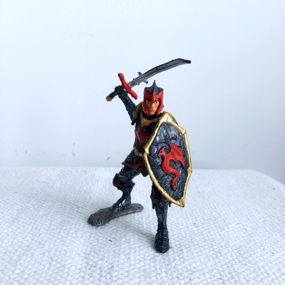 Schleich Red & Black Dragon Knight Action Figure with Sword Model 70103